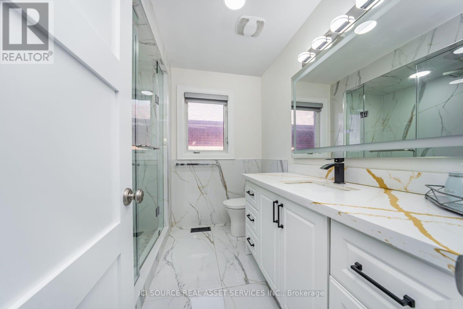 Photo 24 of 12 Amethyst Circle, Brampton ON