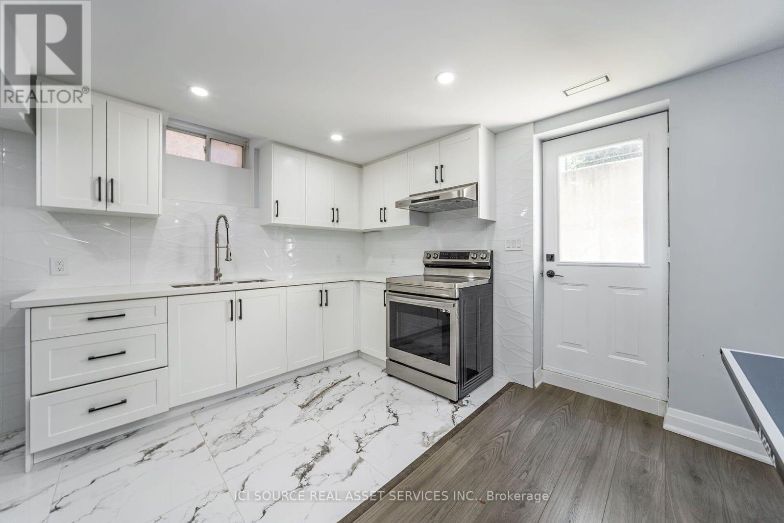 Photo 31 of 12 Amethyst Circle, Brampton ON