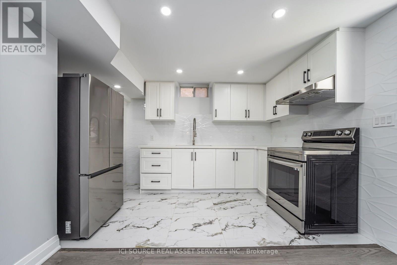 Photo 32 of 12 Amethyst Circle, Brampton ON