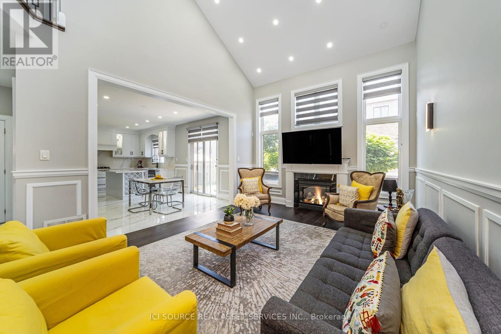 Photo 11 of 12 Amethyst Circle, Brampton ON