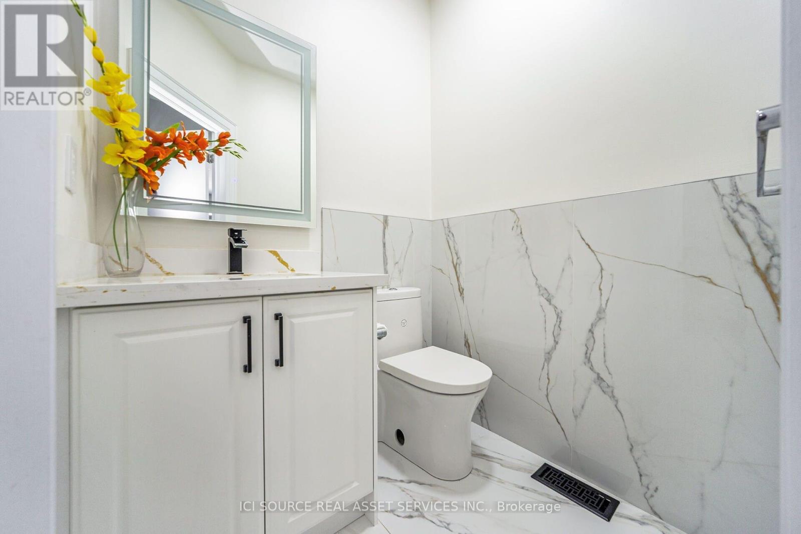 Photo 12 of 12 Amethyst Circle, Brampton ON