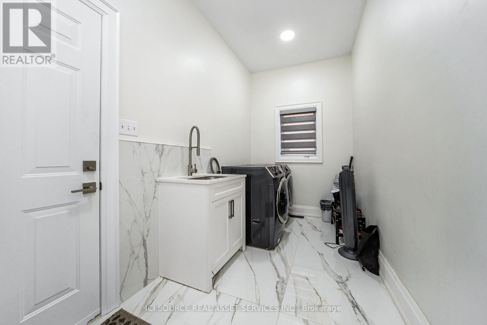 Photo 13 of 12 Amethyst Circle, Brampton ON