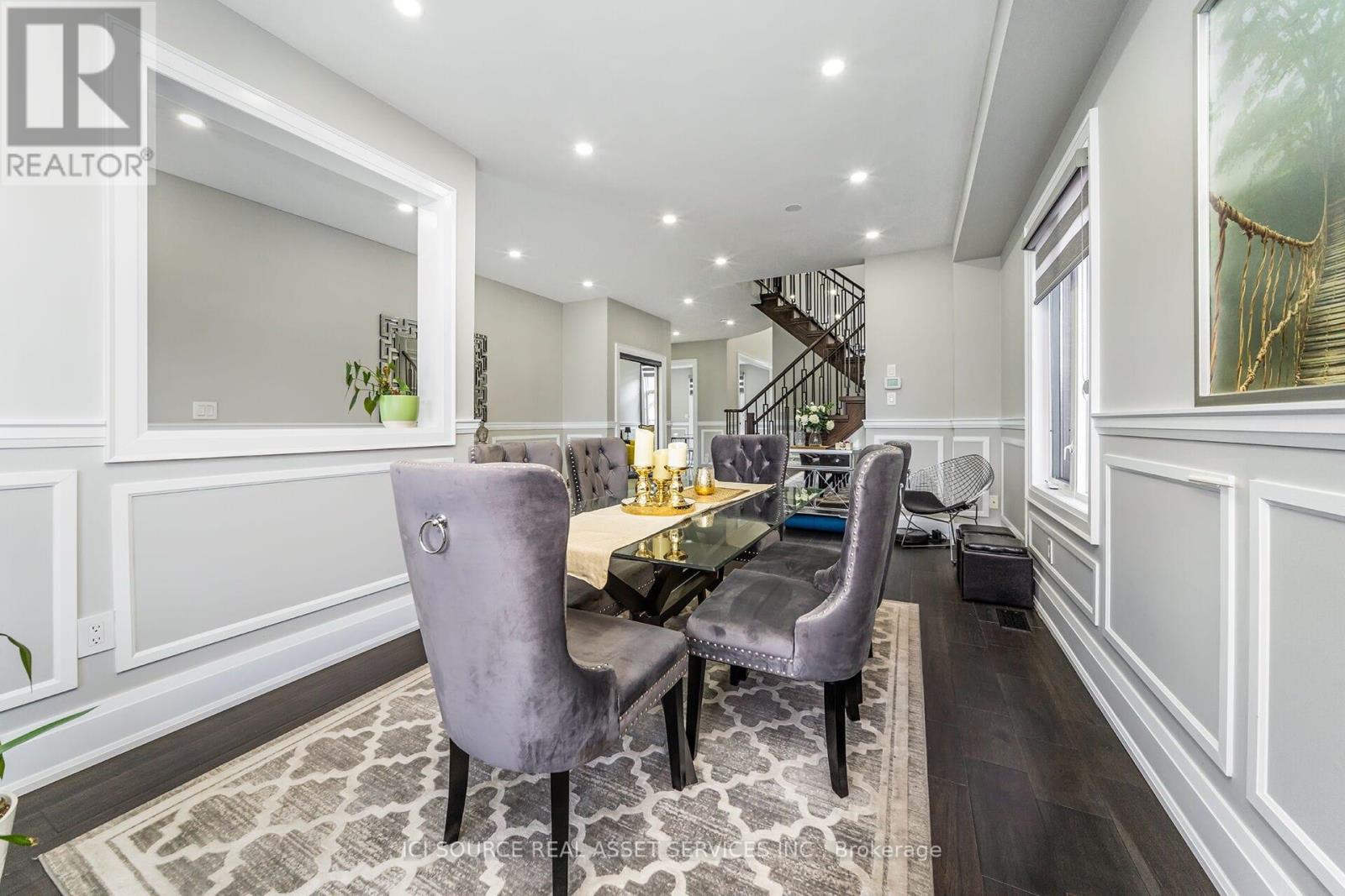 Photo 4 of 12 Amethyst Circle, Brampton ON