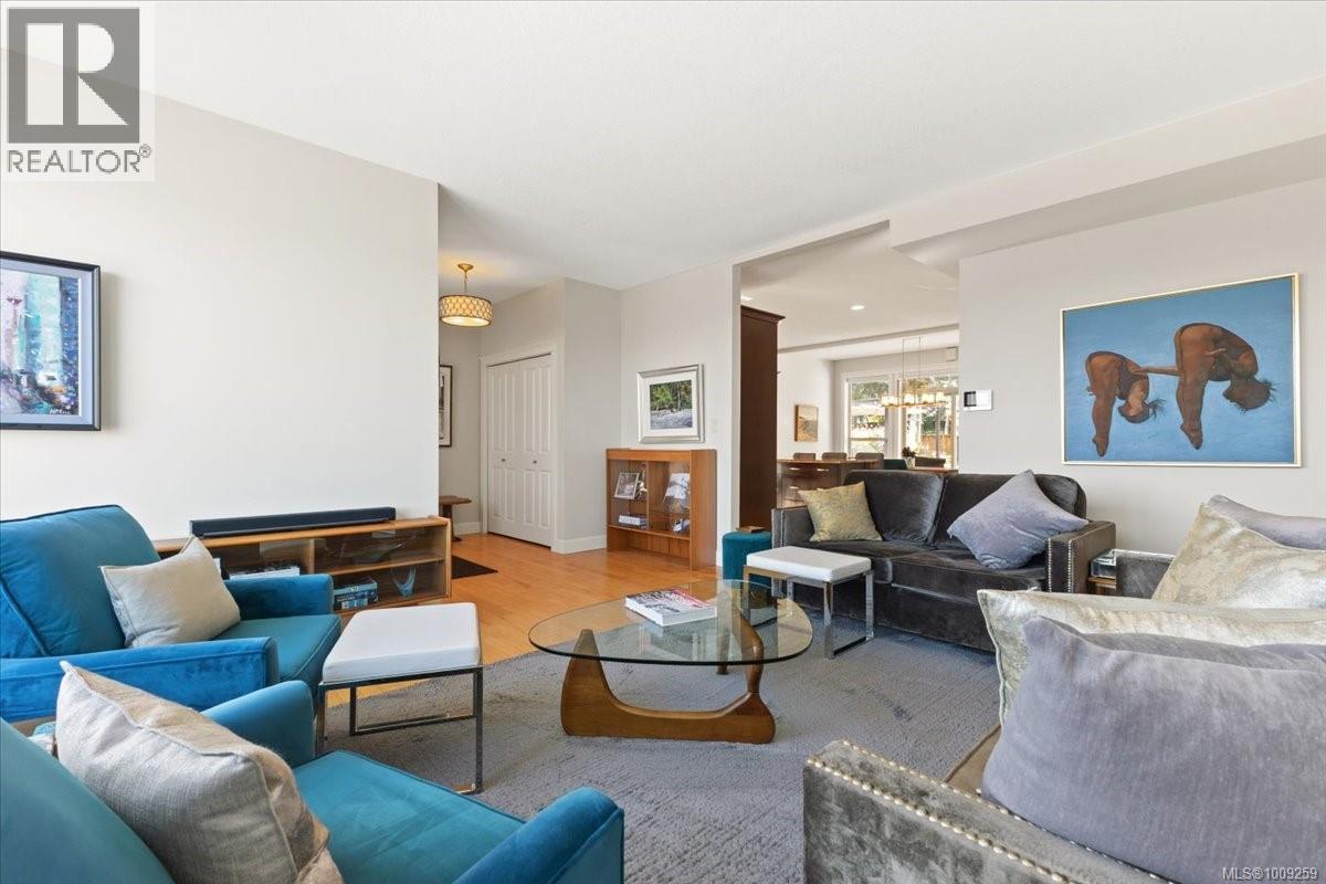 Photo 8 of 5647 Oceanview Terr, Nanaimo BC