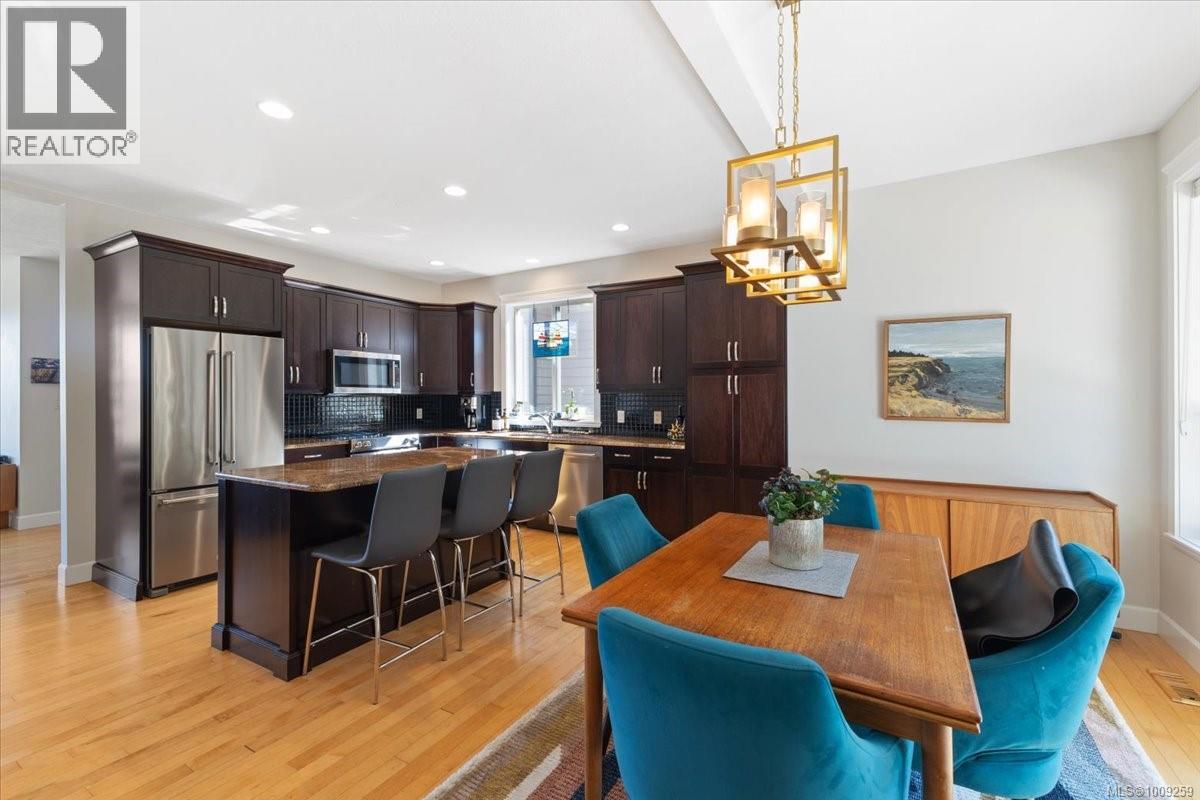 Photo 11 of 5647 Oceanview Terr, Nanaimo BC