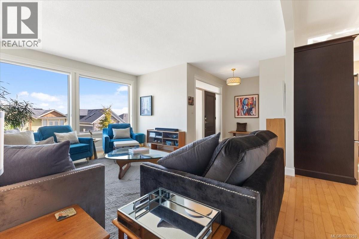 Photo 9 of 5647 Oceanview Terr, Nanaimo BC