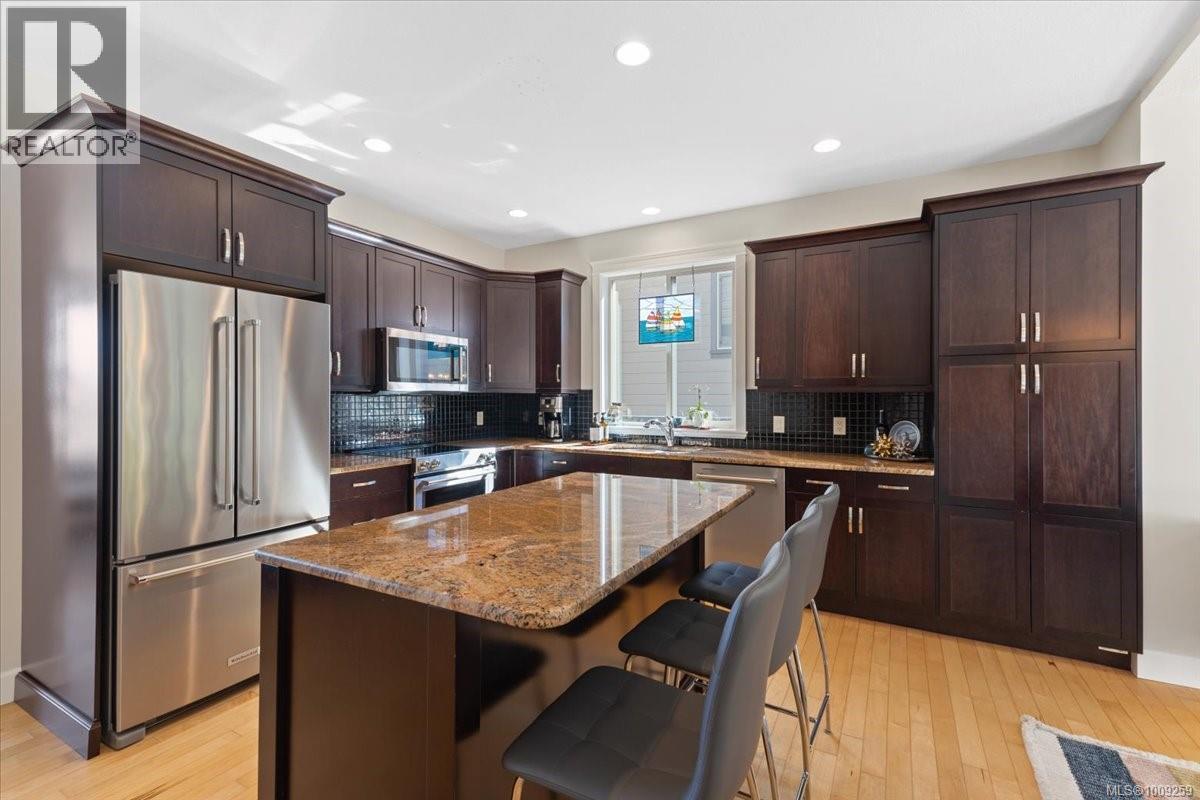 Photo 13 of 5647 Oceanview Terr, Nanaimo BC