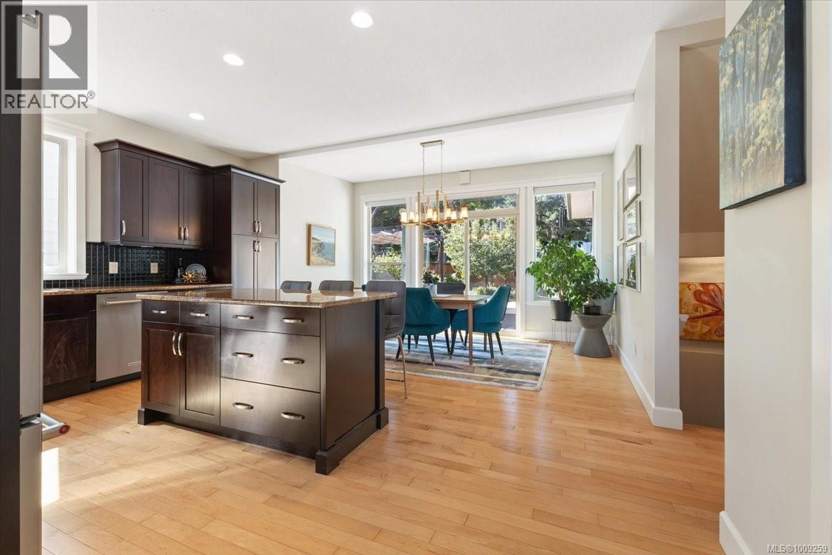 Photo 10 of 5647 Oceanview Terr, Nanaimo BC