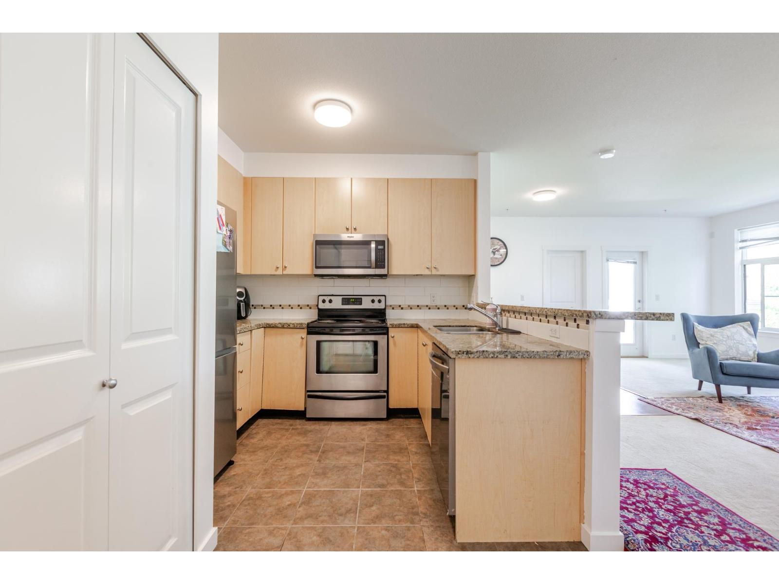 Photo 6 of 308 15299 17 A Avenue, Surrey BC