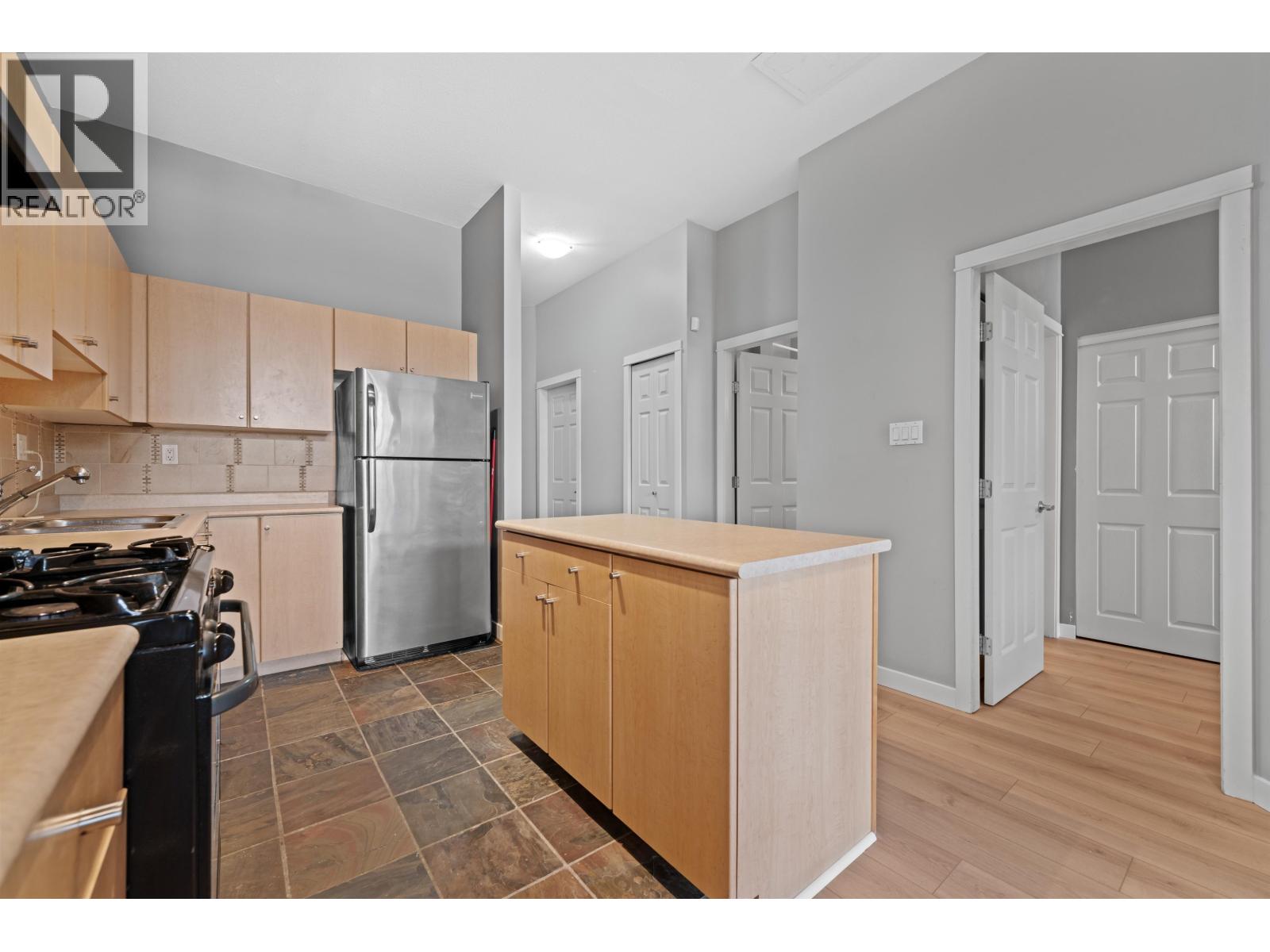 Photo 4 of 102 2102 W 38th Avenue, Vancouver BC