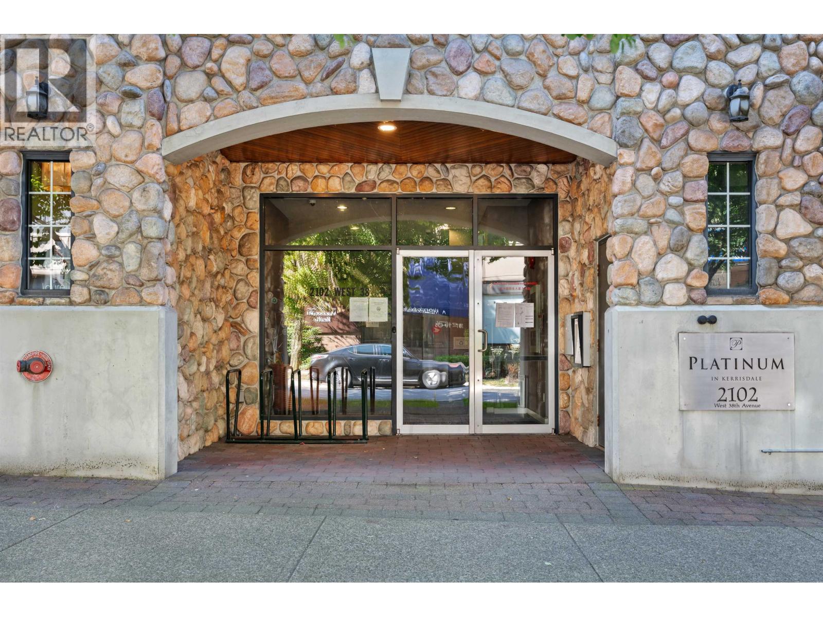 Photo 2 of 102 2102 W 38th Avenue, Vancouver BC