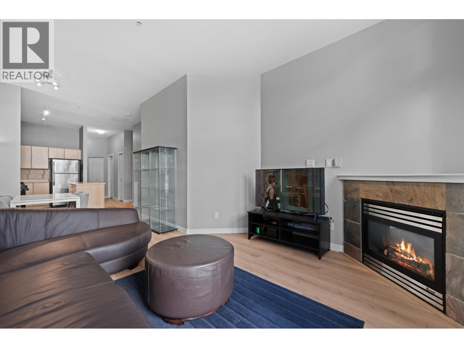 Photo 11 of 102 2102 W 38th Avenue, Vancouver BC