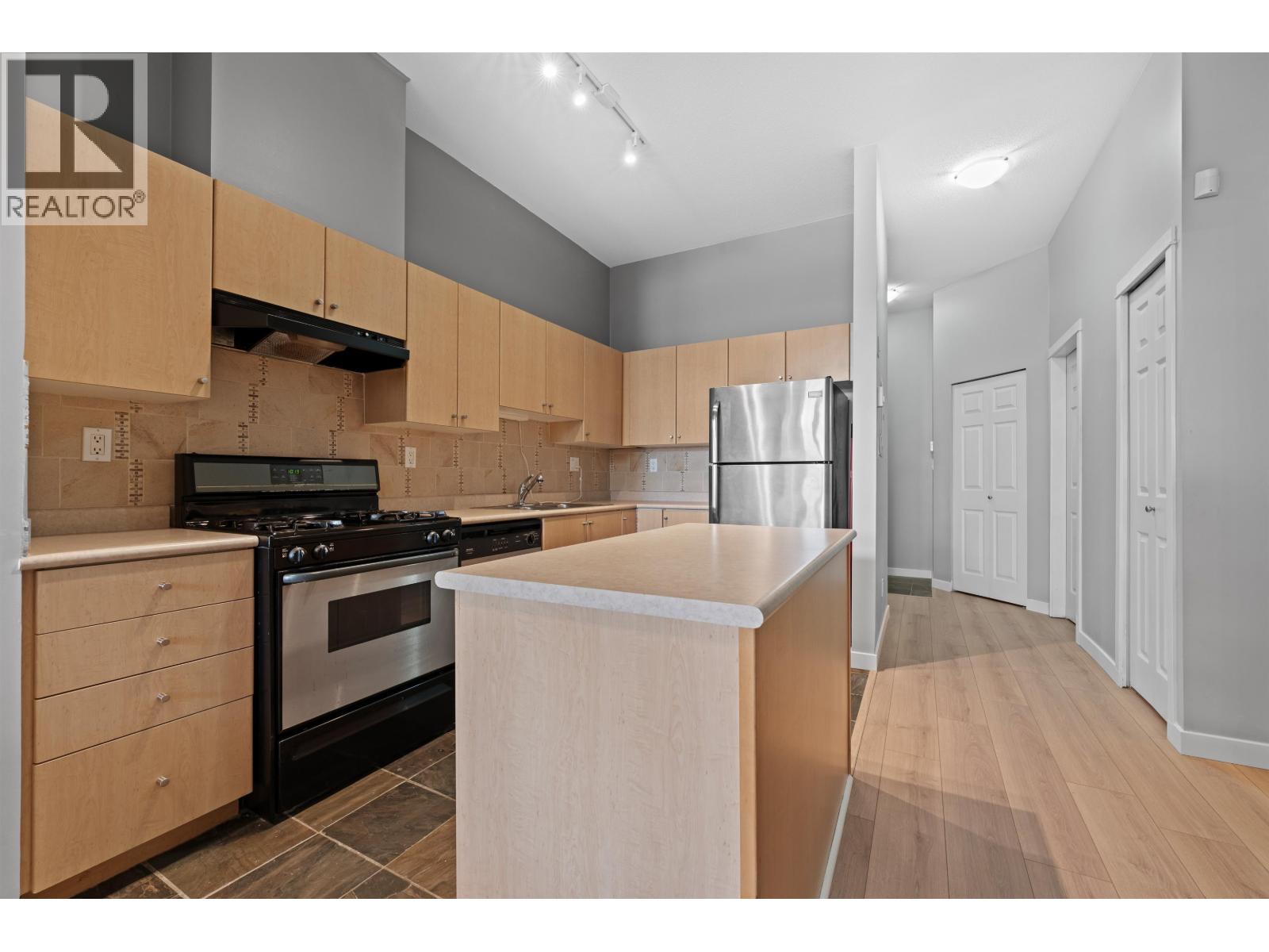 Photo 20 of 102 2102 W 38th Avenue, Vancouver BC