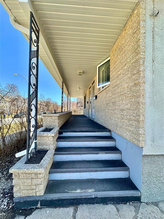 Photo 10 of 170 Machray Avenue, Winnipeg MB