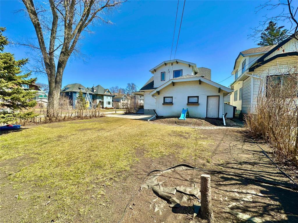 Photo 7 of 170 Machray Avenue, Winnipeg MB