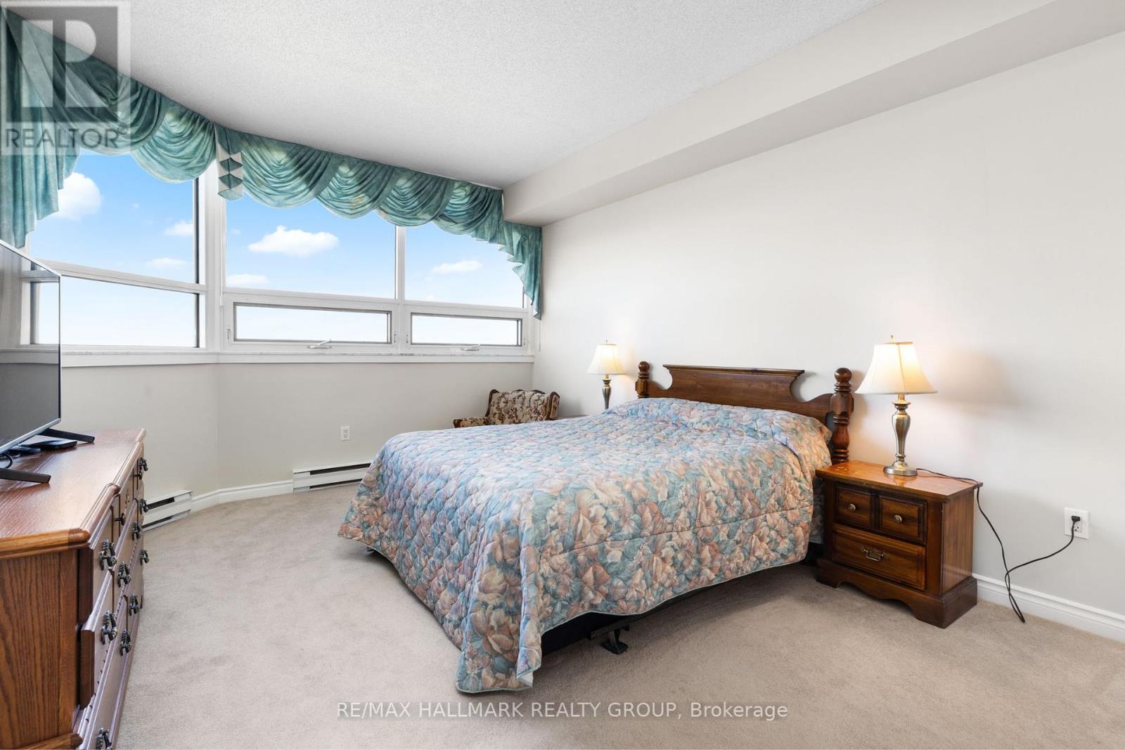 Photo 5 of 2403 1480 Riverside Drive, Ottawa ON
