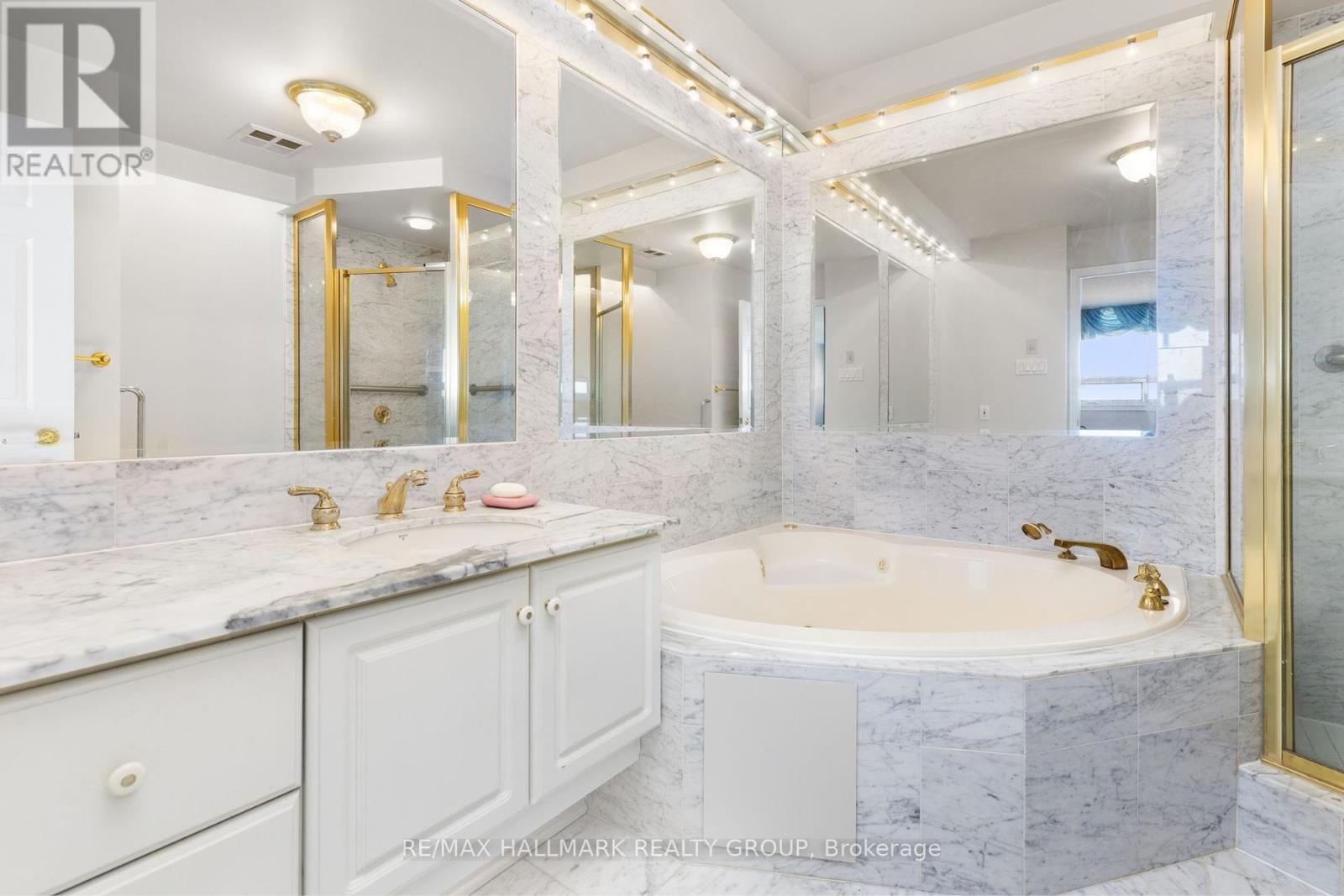 Photo 6 of 2403 1480 Riverside Drive, Ottawa ON