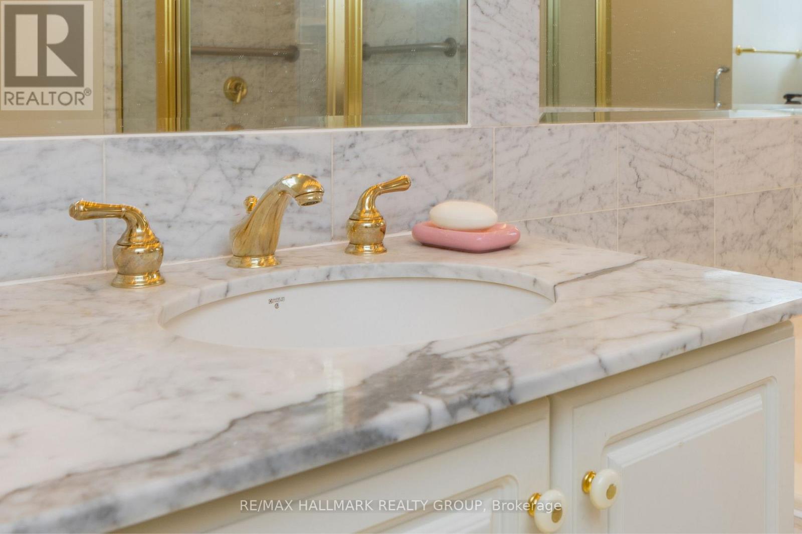 Photo 2 of 2403 1480 Riverside Drive, Ottawa ON