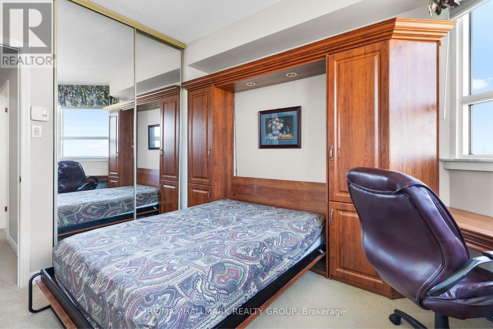 Photo 3 of 2403 1480 Riverside Drive, Ottawa ON