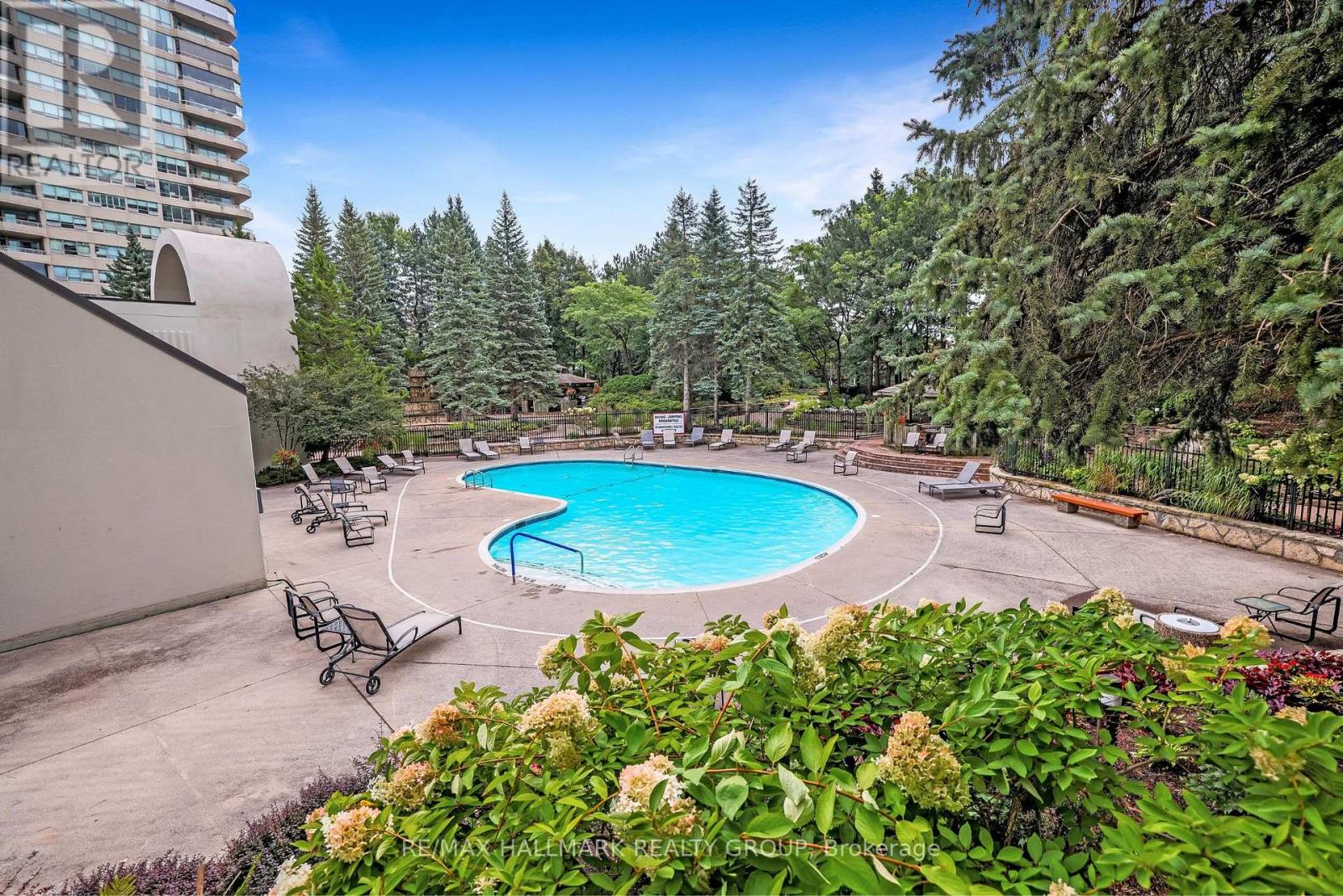 Photo 10 of 2403 1480 Riverside Drive, Ottawa ON