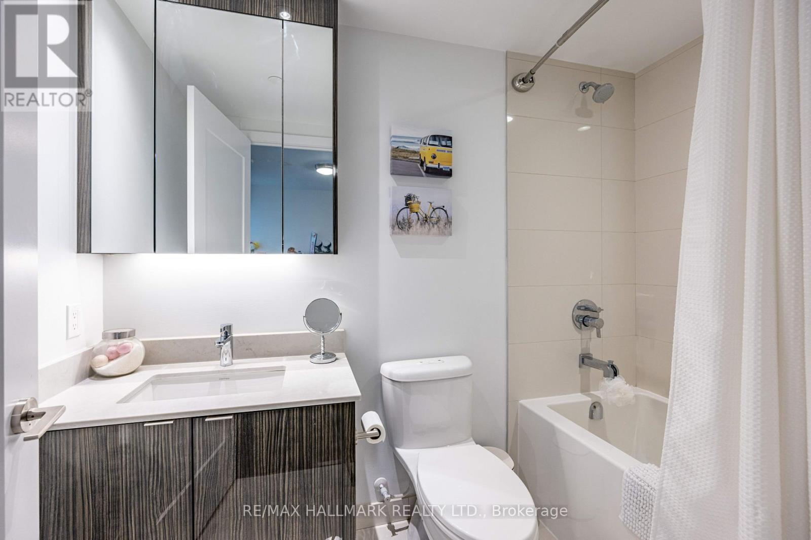 Photo 2 of 409 1 Edgewater Drive, Toronto ON