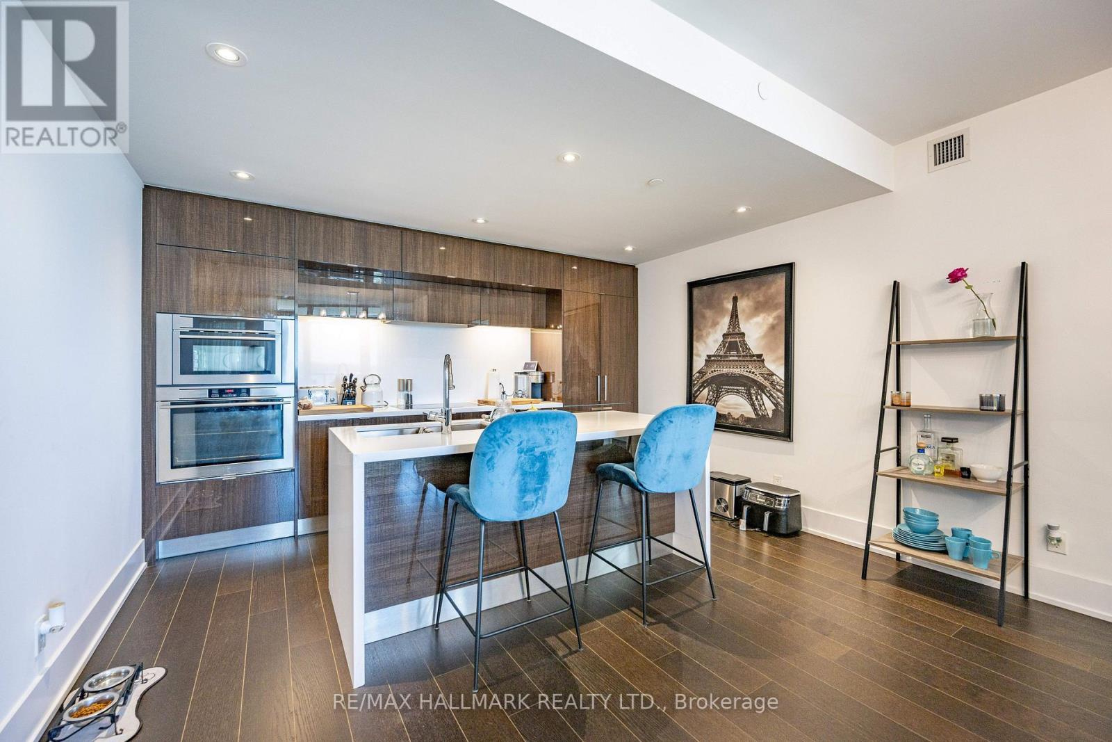 Photo 9 of 409 1 Edgewater Drive, Toronto ON