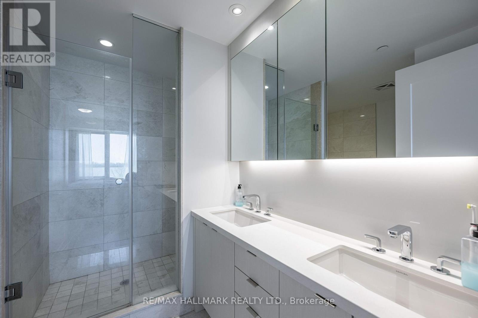 Photo 7 of 409 1 Edgewater Drive, Toronto ON