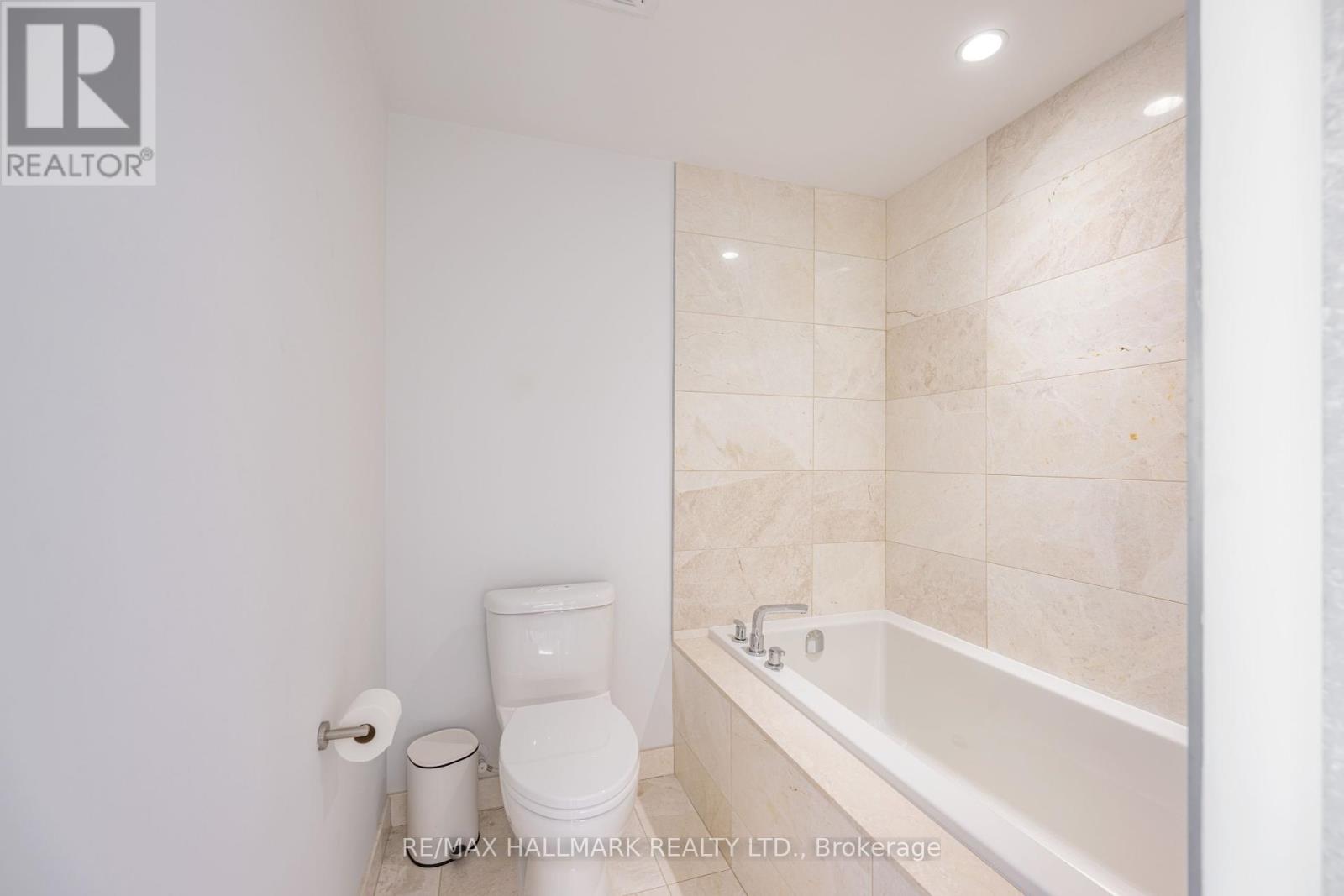 Photo 3 of 409 1 Edgewater Drive, Toronto ON