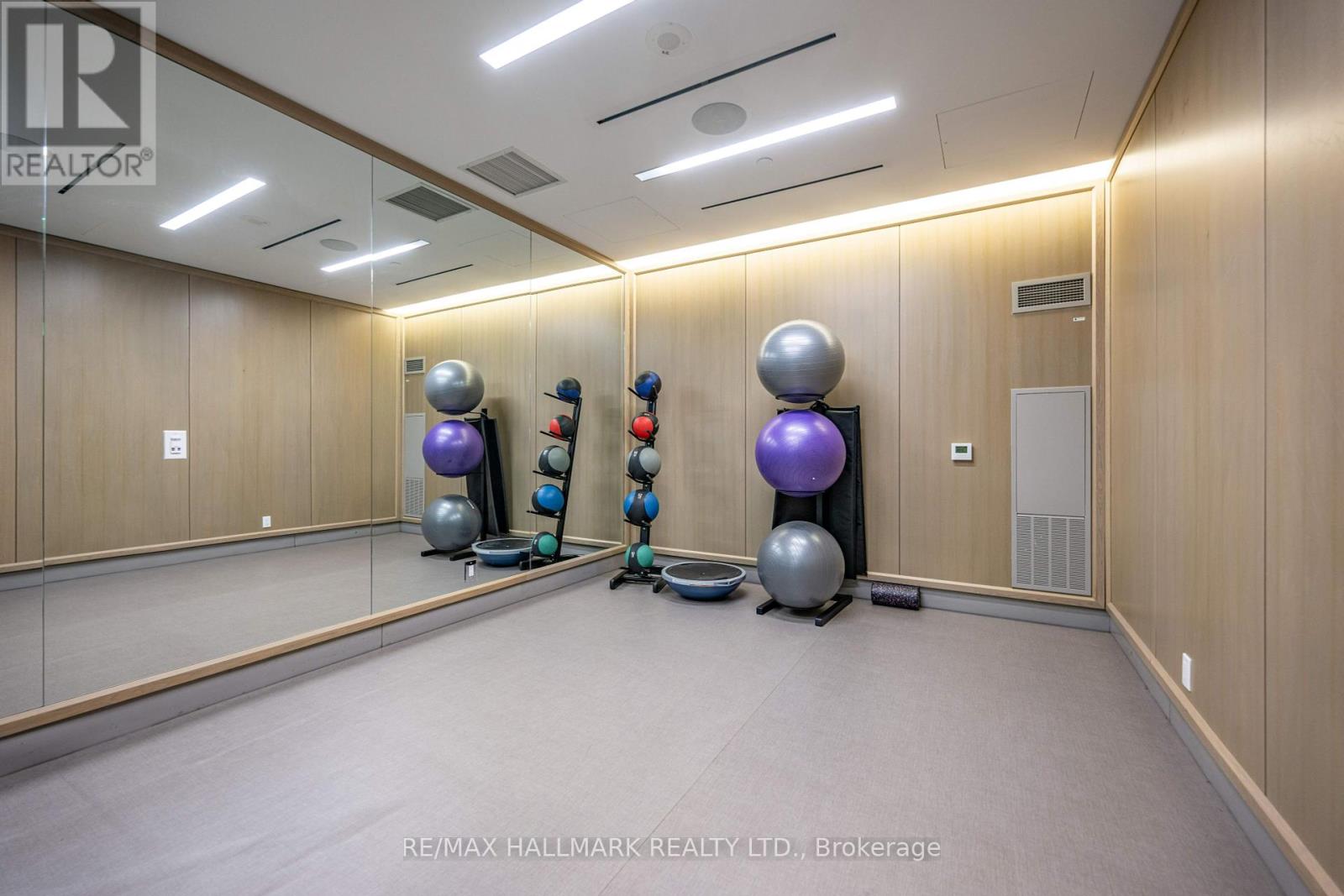 Photo 5 of 409 1 Edgewater Drive, Toronto ON