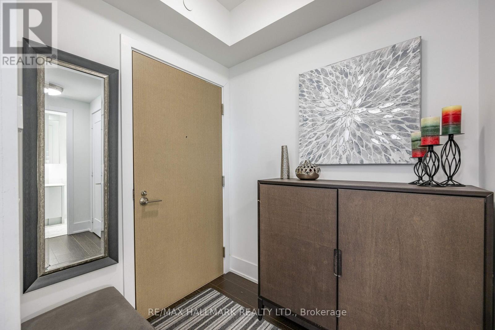 Photo 6 of 409 1 Edgewater Drive, Toronto ON