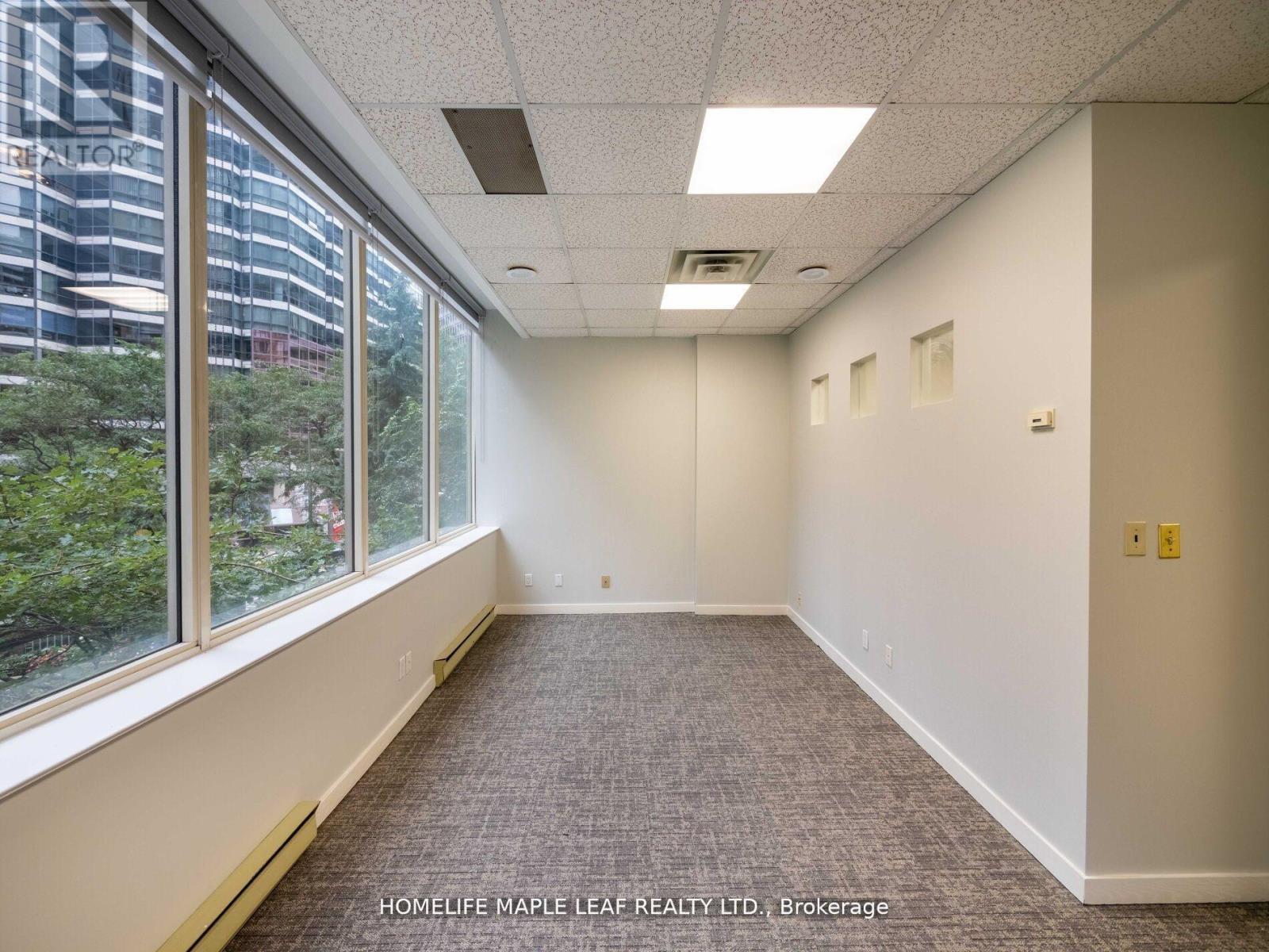 Photo 11 of 219 1033 Bay Street, Toronto ON