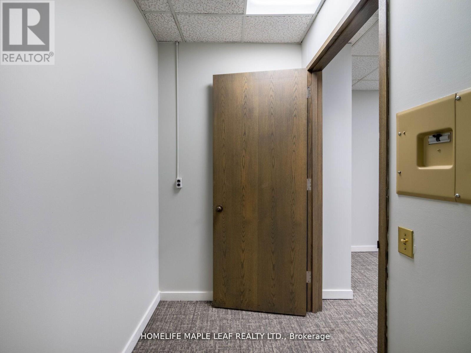 Photo 3 of 219 1033 Bay Street, Toronto ON