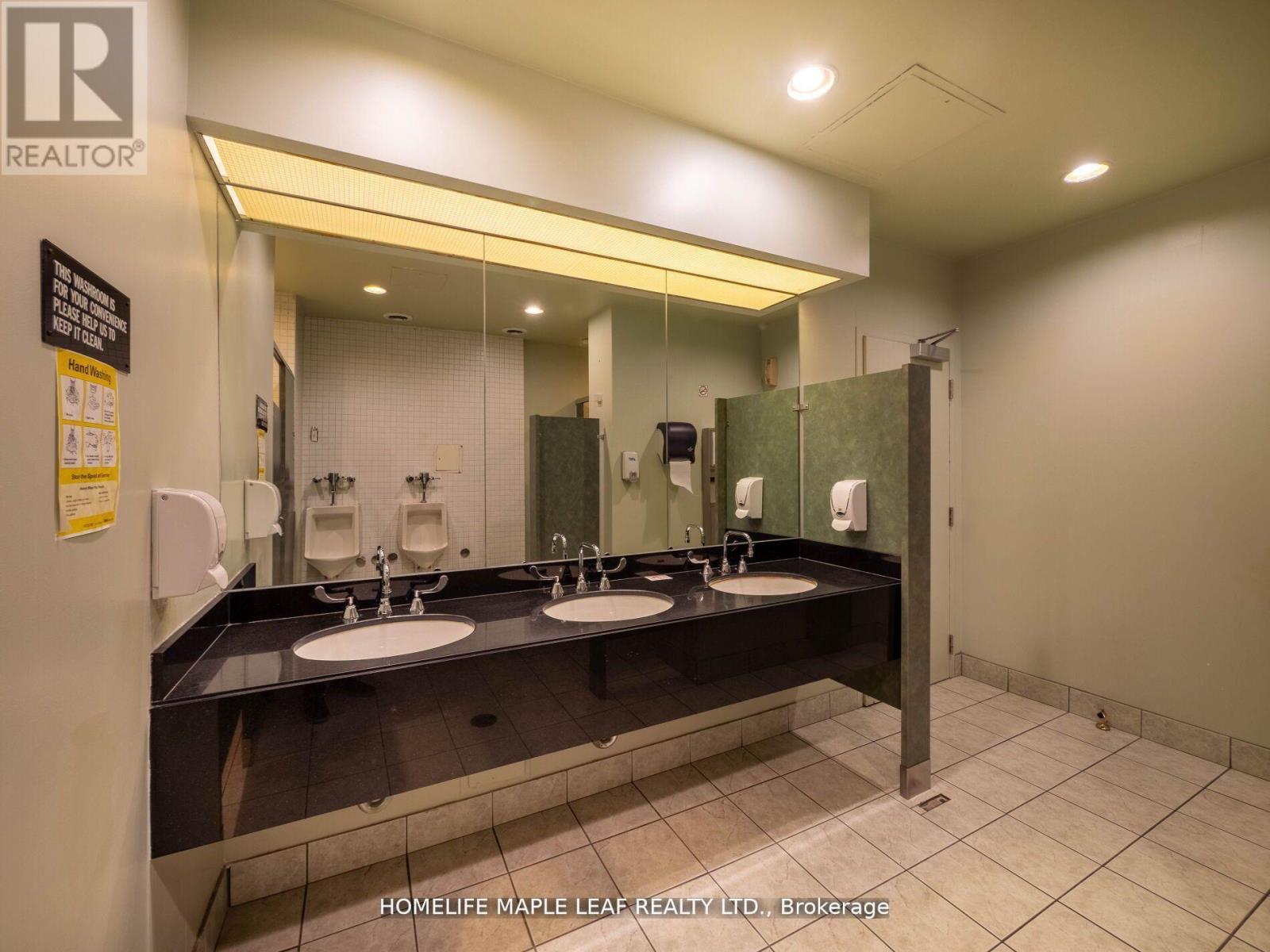 Photo 4 of 219 1033 Bay Street, Toronto ON