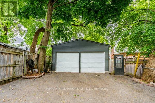 Photo 6 of Lower 736 Woodbine Avenue, Toronto ON