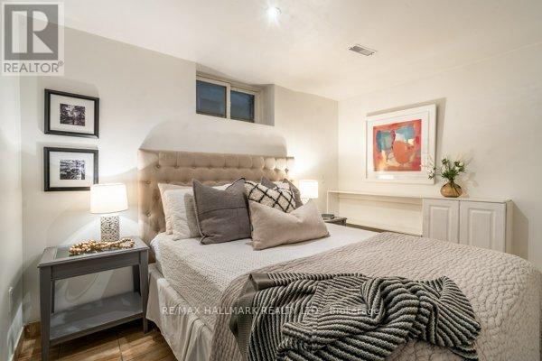 Photo 2 of Lower 736 Woodbine Avenue, Toronto ON