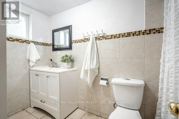 Photo 7 of Lower 736 Woodbine Avenue, Toronto ON