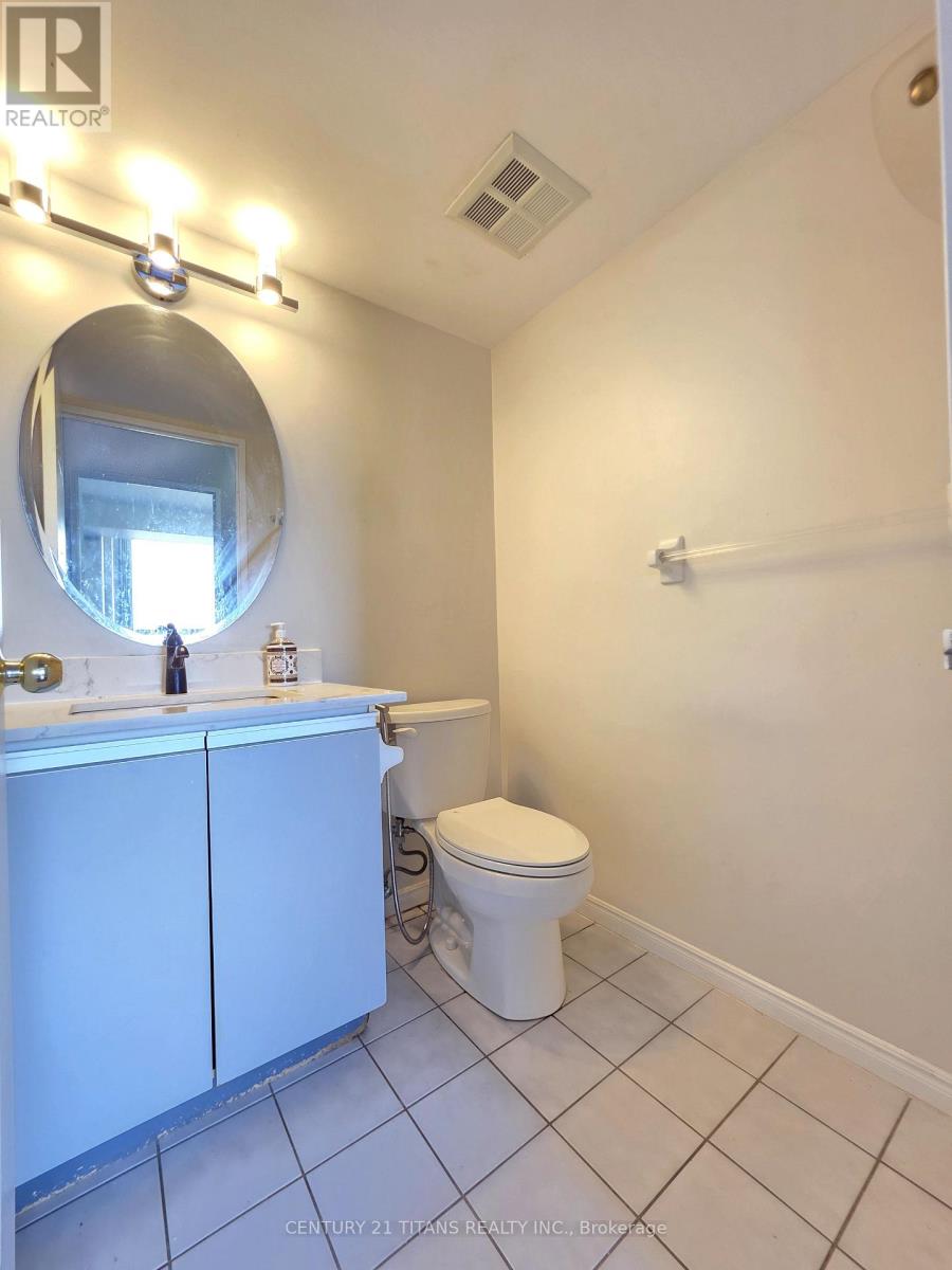Photo 4 of 716 480 Mclevin Avenue, Toronto ON