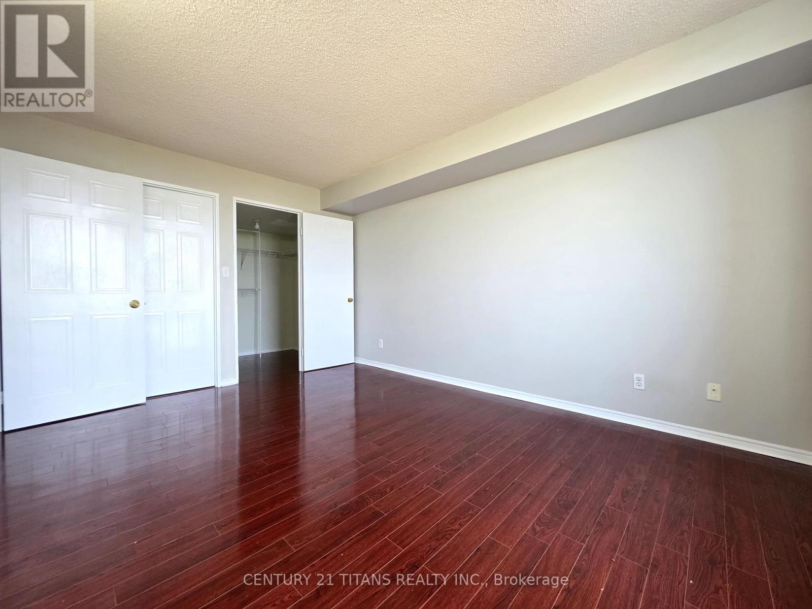 Photo 8 of 716 480 Mclevin Avenue, Toronto ON