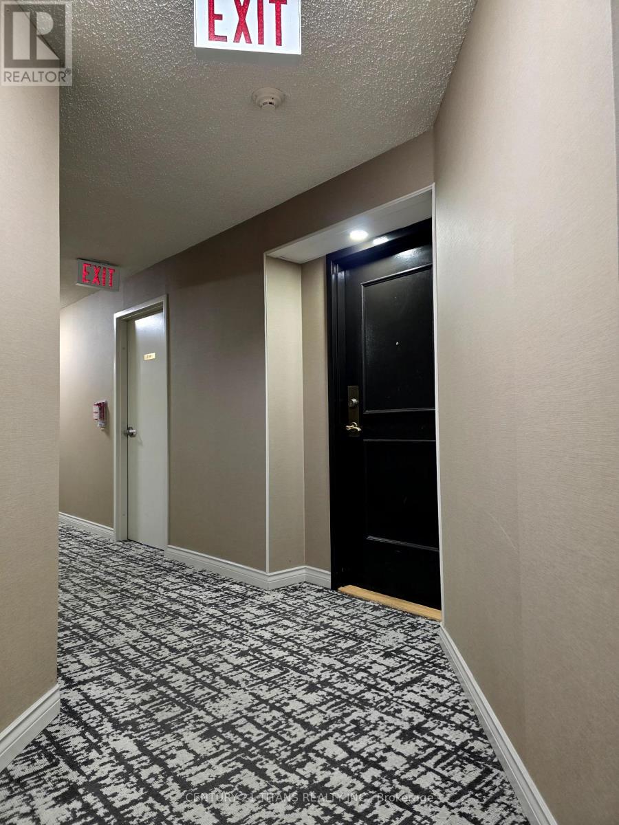 Photo 5 of 716 480 Mclevin Avenue, Toronto ON