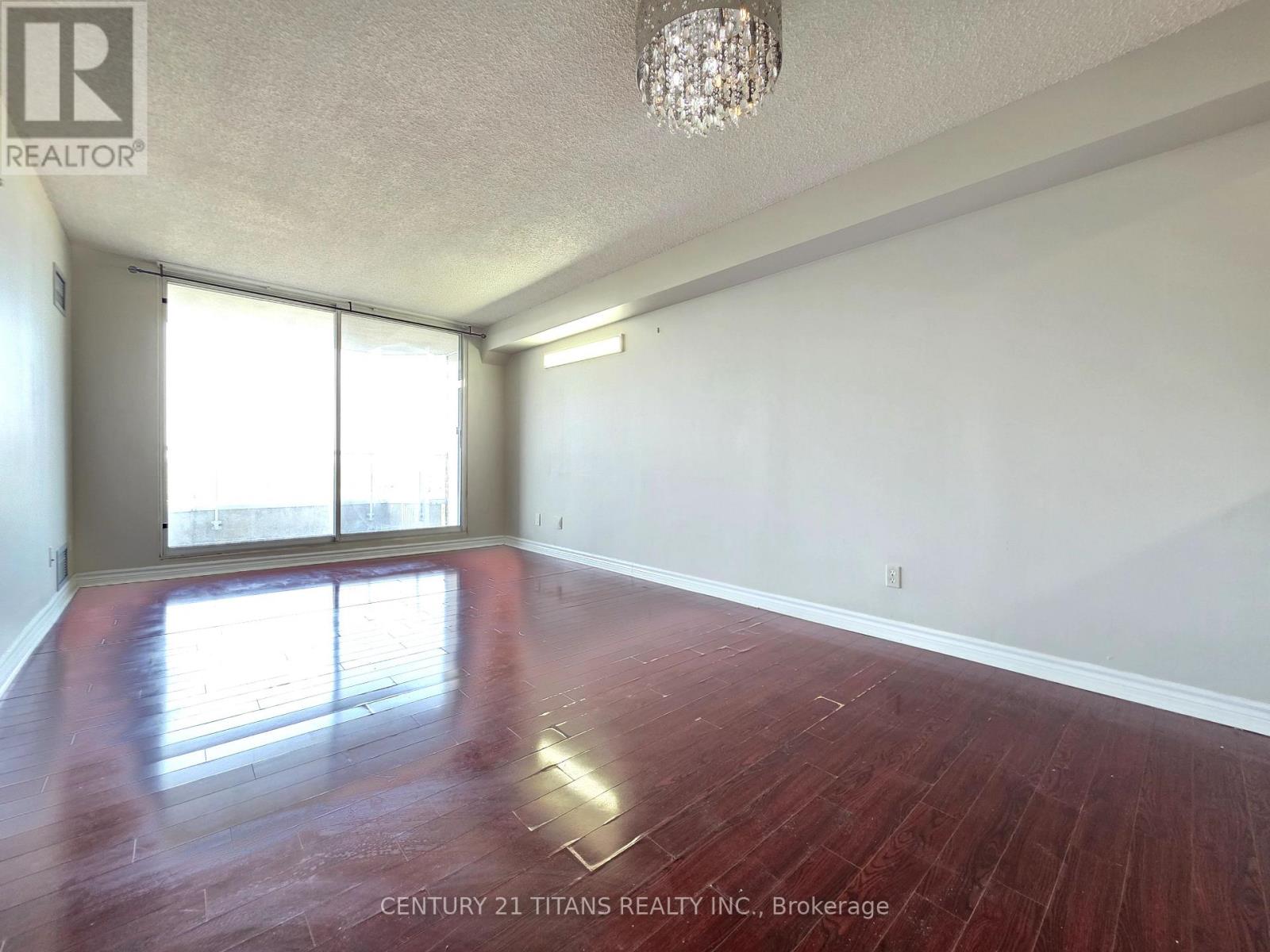 Photo 3 of 716 480 Mclevin Avenue, Toronto ON