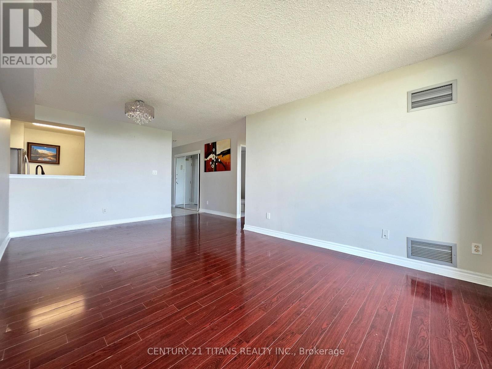 Photo 7 of 716 480 Mclevin Avenue, Toronto ON