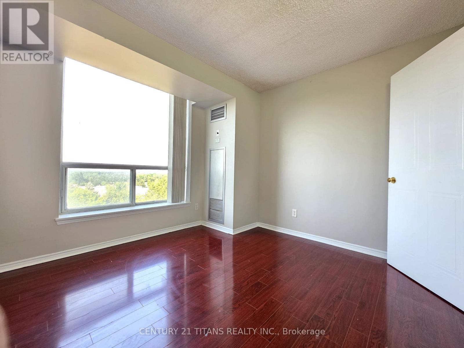 Photo 9 of 716 480 Mclevin Avenue, Toronto ON