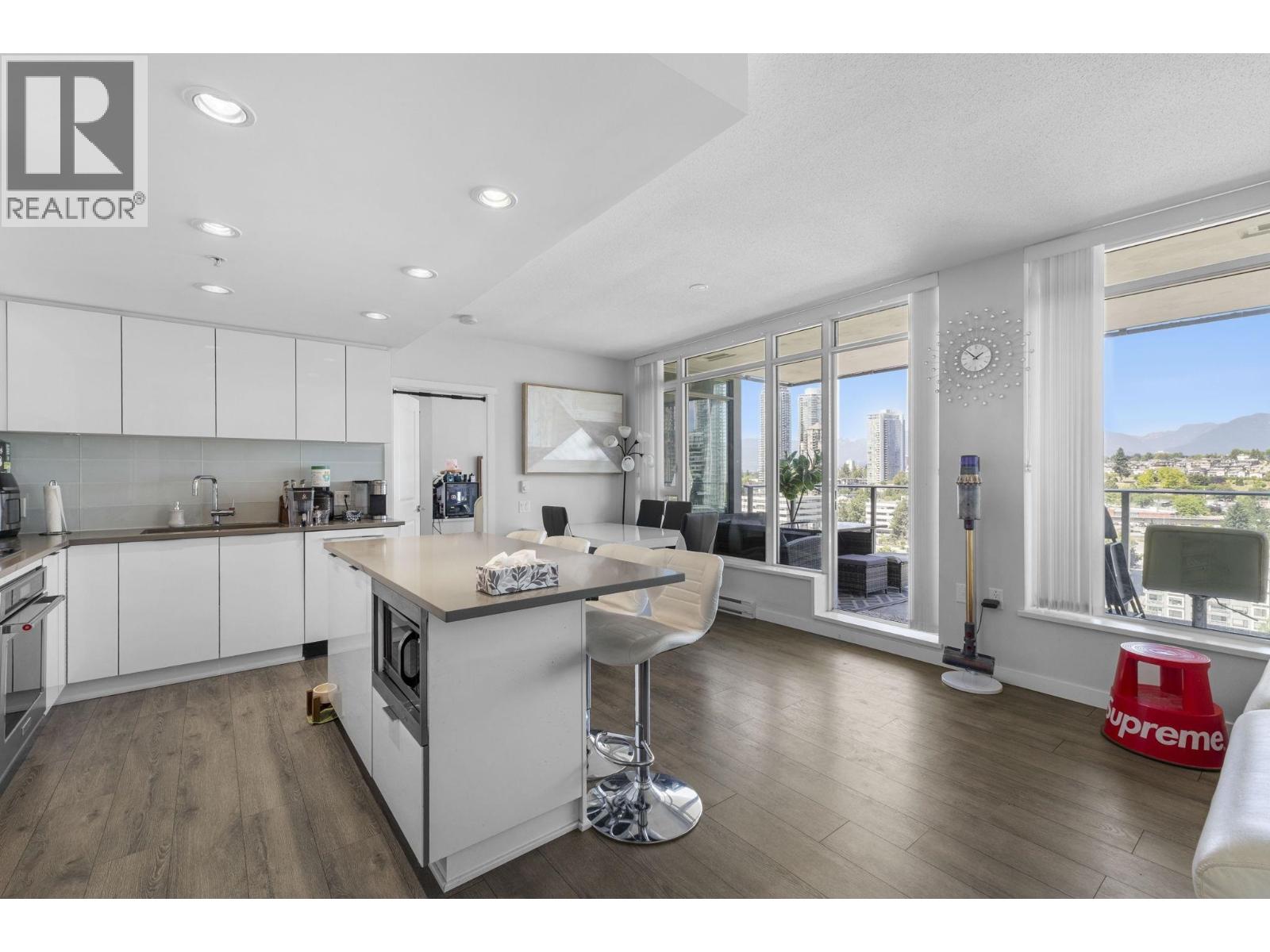 Photo 8 of 1607 2388 Madison Avenue, Burnaby BC