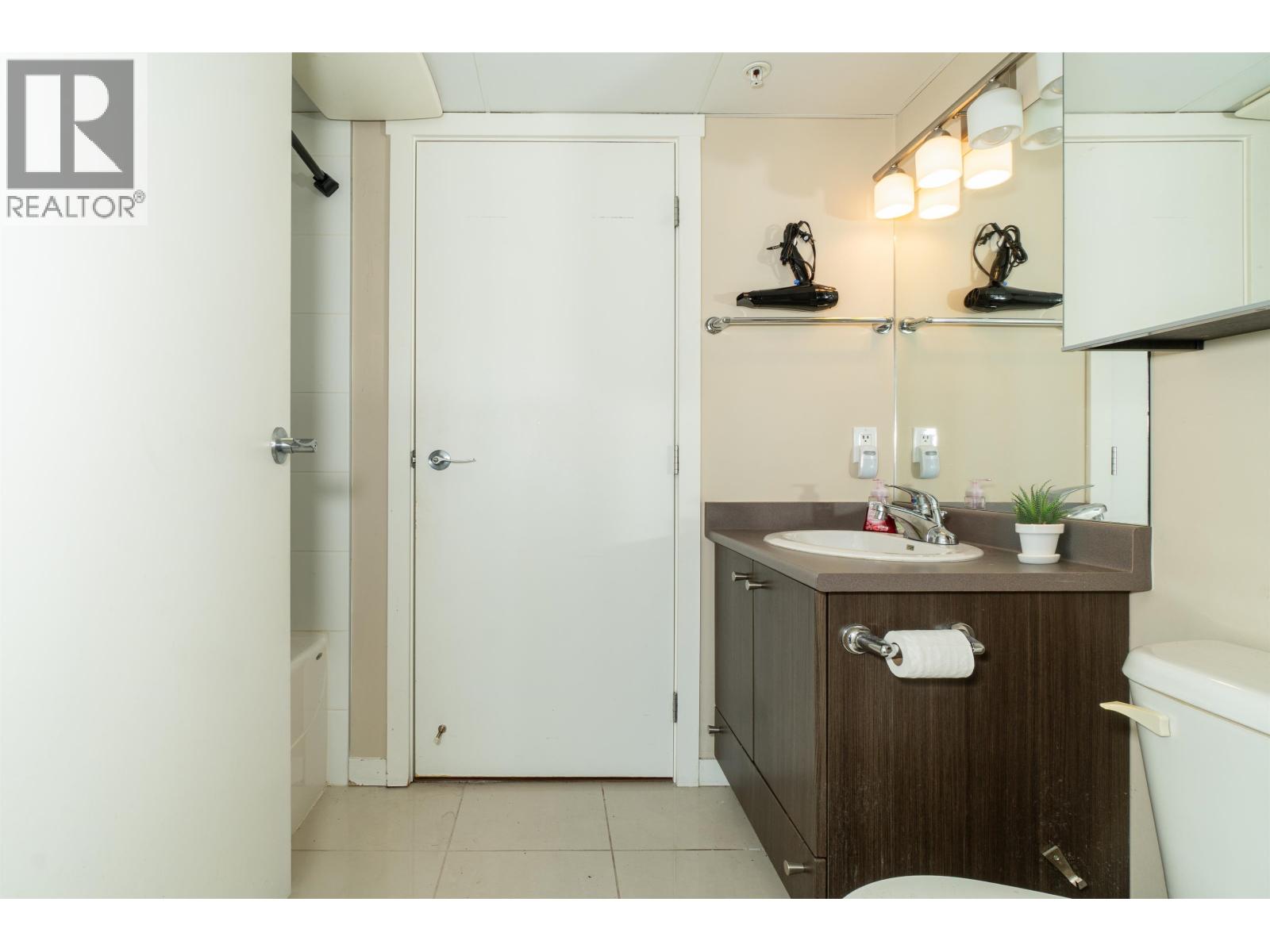 Photo 3 of 795 4133 Stolberg Street, Richmond BC