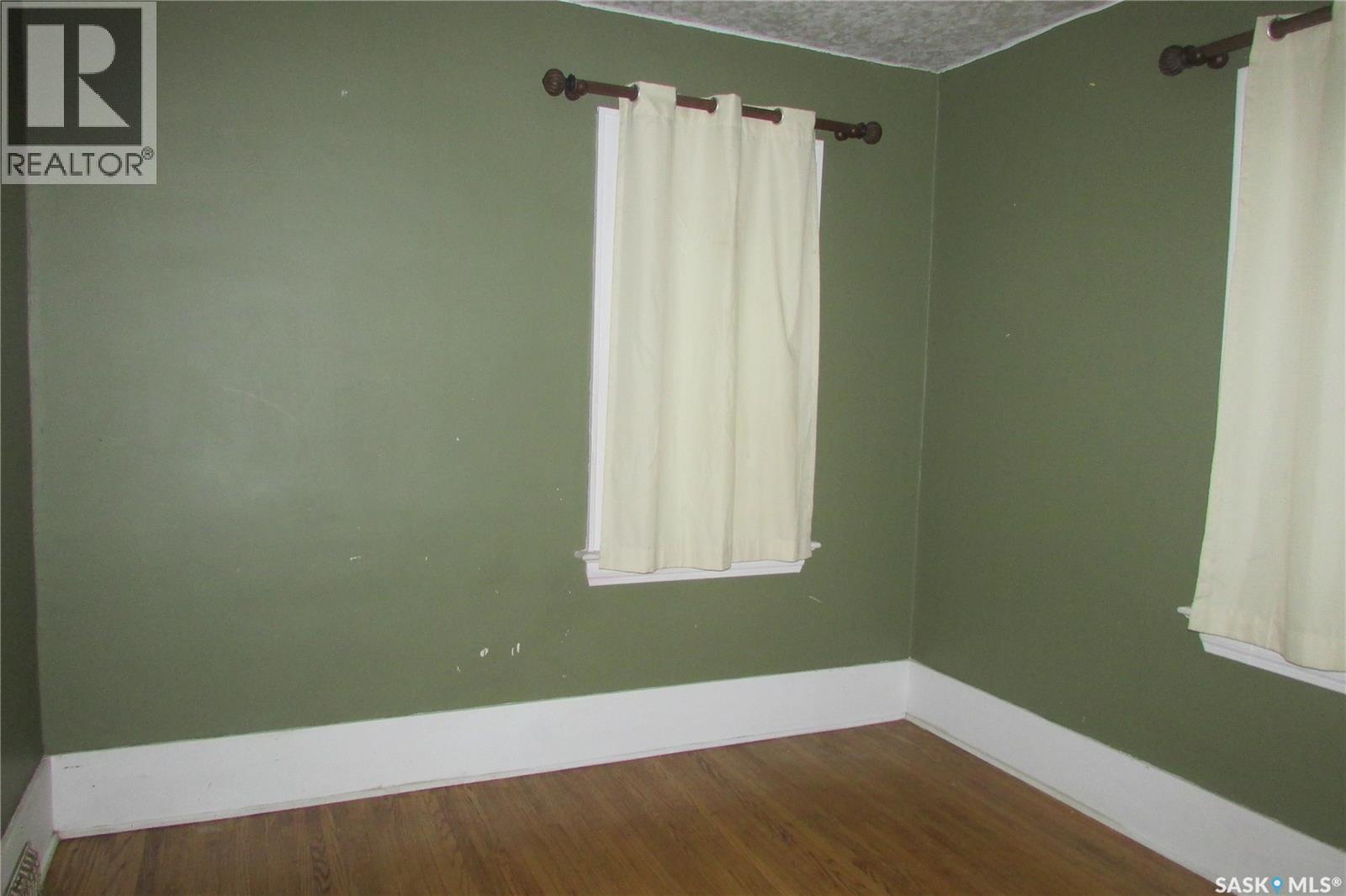 Photo 9 of 1359 Elphinstone Street, Regina SK