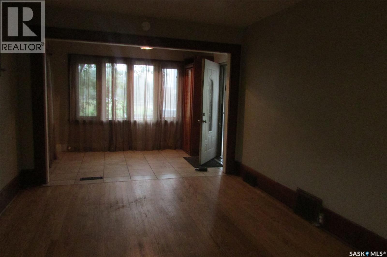 Photo 5 of 1359 Elphinstone Street, Regina SK