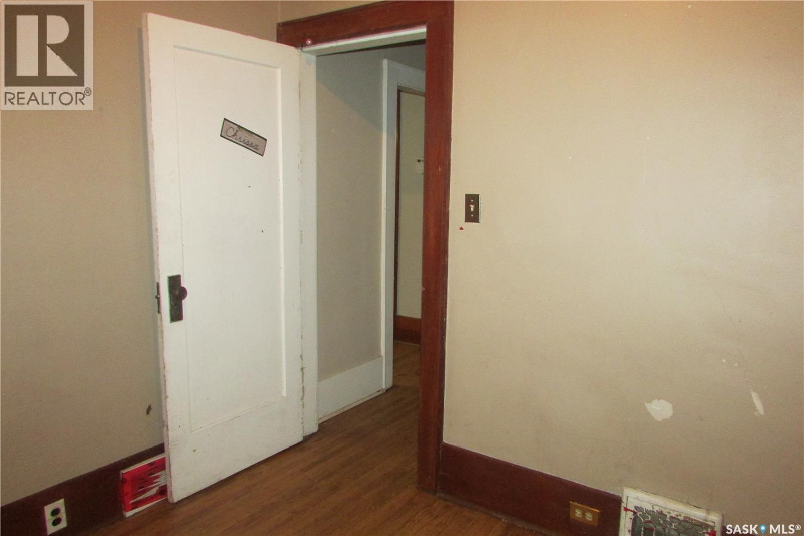 Photo 13 of 1359 Elphinstone Street, Regina SK