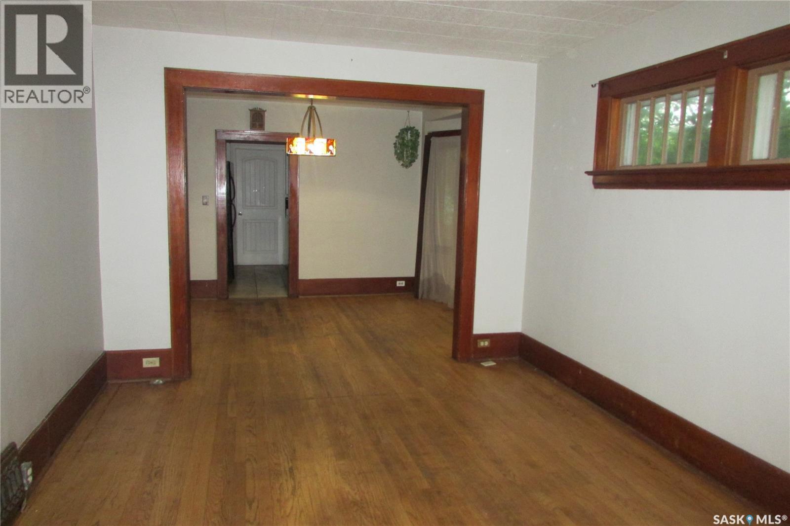 Photo 3 of 1359 Elphinstone Street, Regina SK
