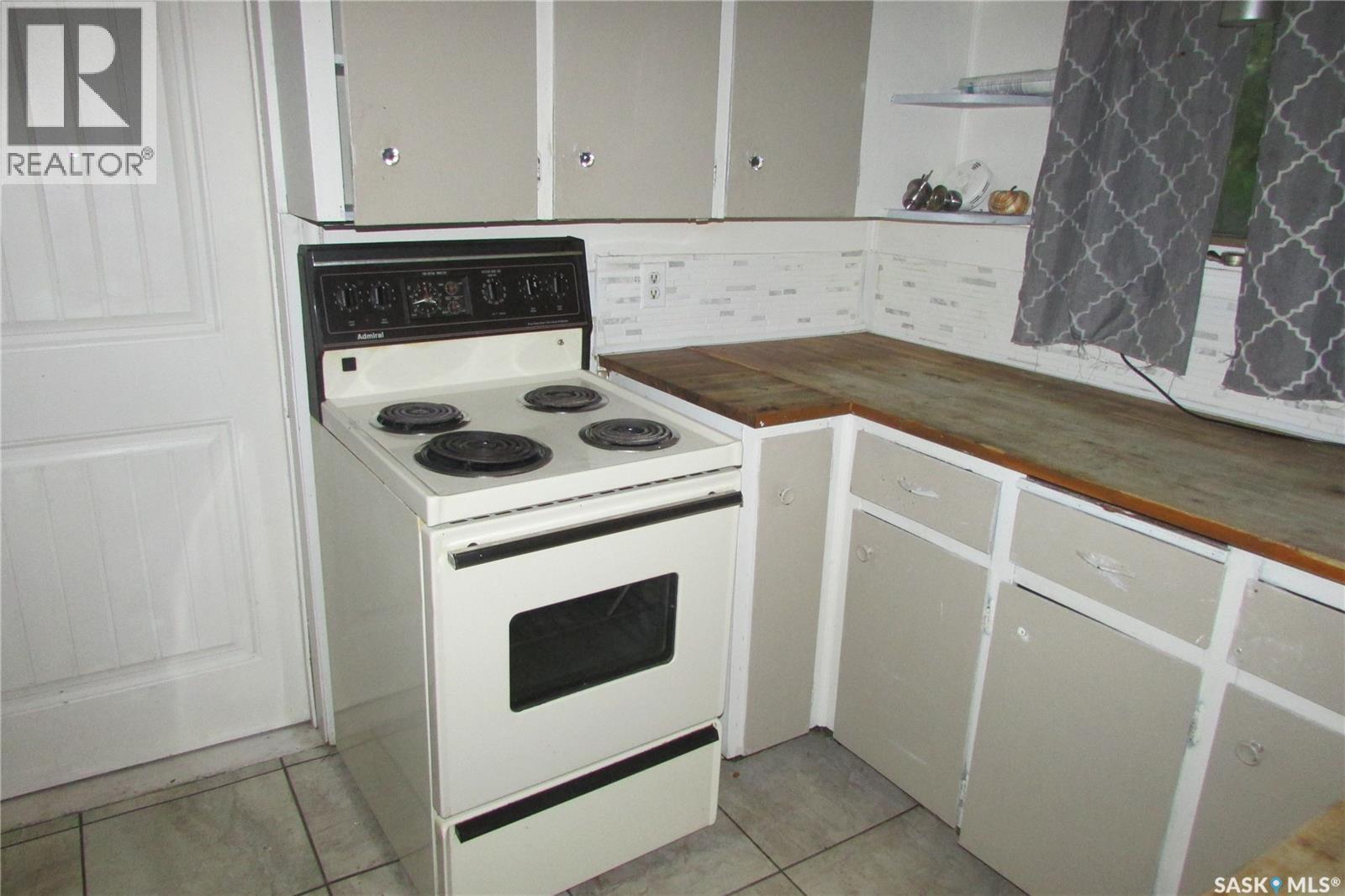 Photo 7 of 1359 Elphinstone Street, Regina SK