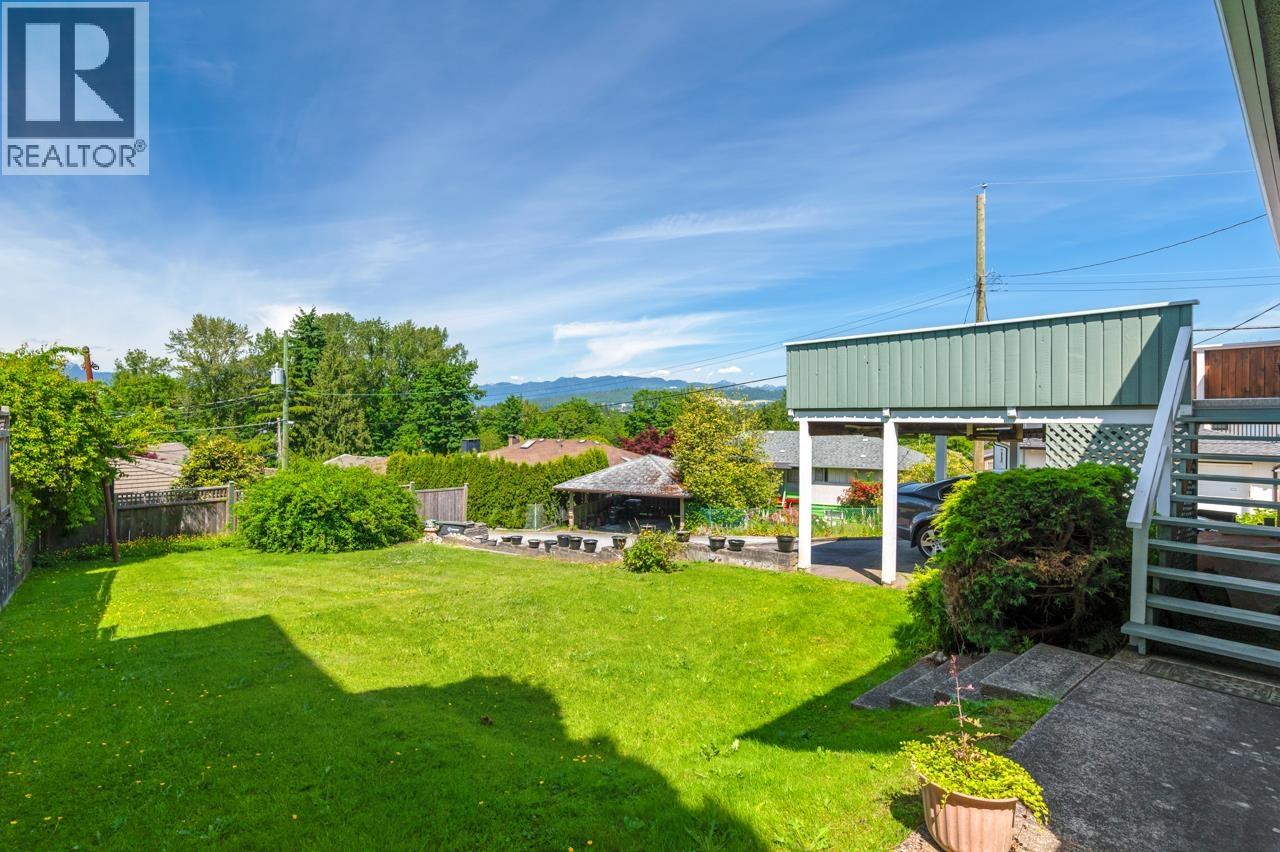 Photo 8 of 4971 Buxton Street, Burnaby BC